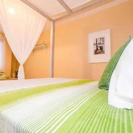 19 Cozy With Balcony Apartment *